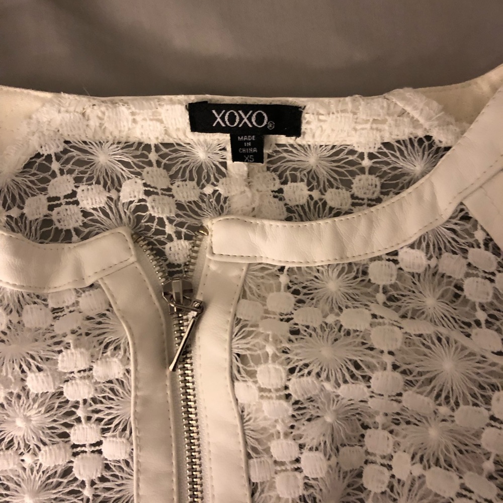 Lace pattern jacket - Picture 2 of 3